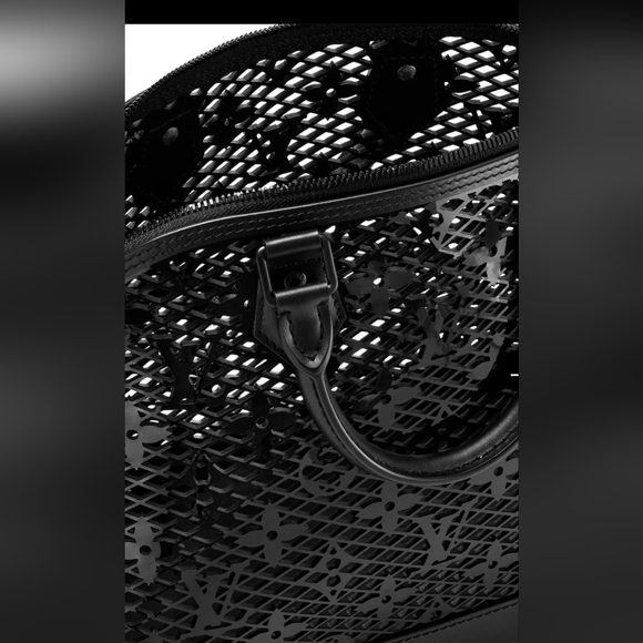 LOUIS VUITTON Patent Calfskin Laced Monogram Alma PM Black LIMITED & RARE - Picture 11 of 16